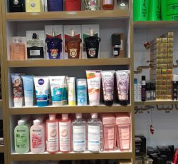 فروشگاه محصولات مراقبتی پوست و مو در منطقه آزاد انزلی
