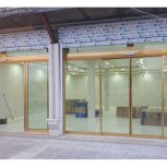 بهترین مرکز خدمات شستشوی شیشه سکوریت مغازه در مشهد