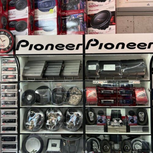 فروش ردیاب خودرو ، مانیتور فابریک و دزدگیر اورجینال با نصب حرفه‌ای در اصفهان